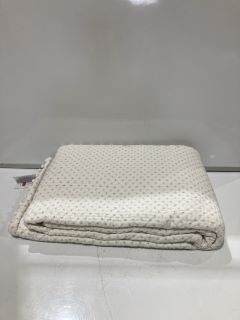 A QTY OF THE WHITE COMPANY ITEMS TO INCLUDE VELVET TOUCH OXFORD PILLOWCASE WHITE STANDARD TOTAL RRP £336