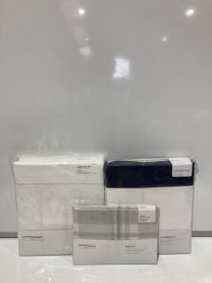 A QTY OF THE WHITE COMPANY ITEMS TO INCLUDE CAMBERLEY FLAT SHEET PAIR WHITE/NAVY KING TOTAL RRP £370