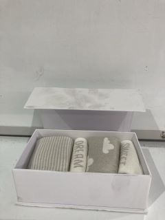 A QTY OF THE WHITE COMPANY ITEMS TO INCLUDE 3 PACK SWEET DREAM SOCK ONE SIZE GREY TOTAL RRP £123