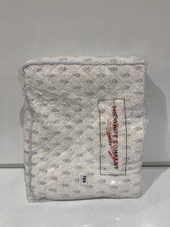 A QTY OF THE WHITE COMPANY ITEMS TO INCLUDE ISLA QUILT WHITE AND BLUE SIZE SINGLE TOTAL RRP £190