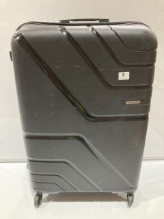 1 X AMERICAN TOURISTER BLACK LUGGAGE