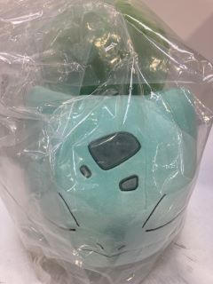 1 X BOX  POKEMON PLUSHIE