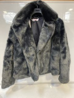 1 X BOX  OF REVERE SHORT FAUX FUR COAT SIZE LARGE