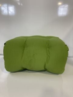 2 X PILLOW PERFECT OUTDOOR CUSHION