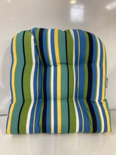 2 X PILLOW PERFECT OUTDOOR CUSHION