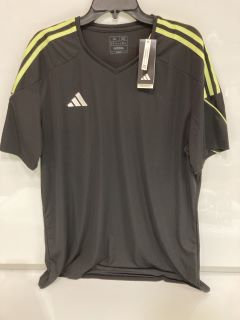 MENS  ADIDAS AERO READY T-SHIRT SIZE XL