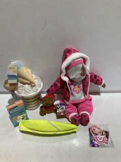 QTY OF ITEMS TO INC LITTLE DUTCH ICECREAM & CUPCAKES BEACH SET & UNIVERSAL ET STUFFED TOY