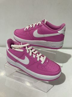 NIKE JUNIOR AIR FORCE 1 LOW PLAYFUL PINK/WHITE CHILDRENS SIZE 6