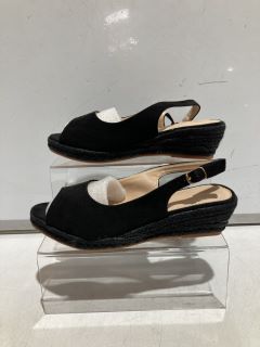 OPEN TOE BLACK RAISED SANDALS UK 6