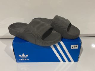 ADIDAS MENS ADILETTE SLIDERS, GREY SIZE 9