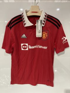 MANCHESTER UNITED CHILDRENS ADIDAS FOOTBALL SHIRT WITH "HABEEB" PRINTED ON THE BACK SIZE 11-12YR