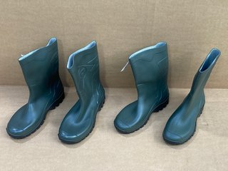 2 X PAIRS OF DUNLOP DEE WELLIES IN BLACK/GREEN - UK 6/7: LOCATION - C11