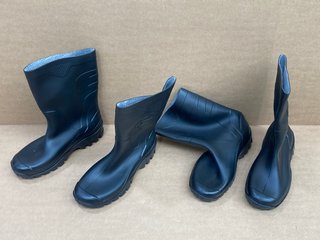 2 X PAIRS OF DUNLOP DEE WELLIES IN BLACK/GREEN - UK 4: LOCATION - C11