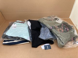 QTY OF ASSORTED CLOTHING ITEMS TO INCLUDE FRENCH CONNECTION POLO TOP IN LIGHT BLUE - UK M: LOCATION - C13