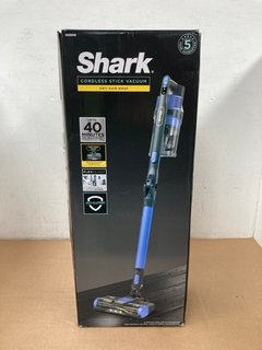 SHARK IZ202UKANTI HAIR WRAP CORDLESS STICK VACUUM CLEANER - RRP £249.99: LOCATION - D15