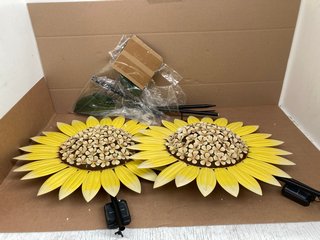 2 X GARDEN REFLECTIONS SOLAR METAL SUNFLOWER STAKES: LOCATION - D14