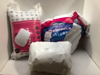 3 X BEDDING ITEMS TO INCLUDE SNUG SOFT 4 PILLOW PACK: LOCATION - A1