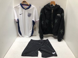 3 X MENS CLOTHING TO INCLUDE ENGLAND FOOTBALL TEAM HOME SHIRT SIZE M: LOCATION - A2