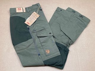 FJALLRAVEN VIDDA PRO VENTILATED TROUSERS IN GREEN SIZE XS: LOCATION - A5