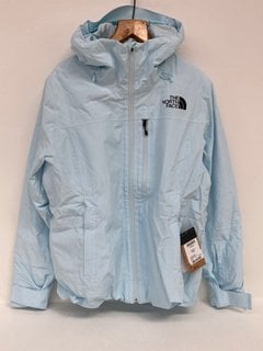 THE NORTH FACE DESCENDIT JACKET IN ICE CAP BLUE - UK SIZE XL - RRP £269.99: LOCATION - FRONT BOOTH