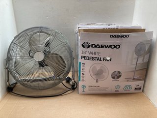 3 X DAEWOO 16" PEDESTAL FANS IN WHITE TO ALSO INCLUDE STAINLESS STEEL FLOOR FAN: LOCATION - A11