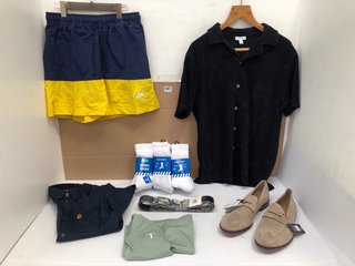 QTY OF ASSORTED MENS CLOTHING ITEMS TO INCLUDE LUKE EST 1977 IRON BRIDGE SHORT SLEEVE SHIRT IN NAVY - UK L: LOCATION - B15