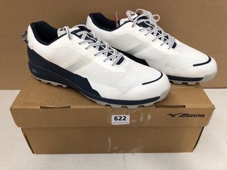 MIZUNO MZU EN MENS GOLF SHOES IN WHITE/NAVY - UK 10: LOCATION - B9