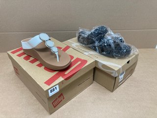 ELLA SHOES - SANDALS IN BLACK UK SIZE 7 TO INCLUDE FITFLOP HALO BEAD-CIRCLE LEATHER TOE-POST SANDALS IN URBAN WHITE UK SIZE 5: LOCATION - B0