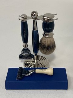 2 X TRUEFITT & HILL SMALL RAZORS IN IVORY TO INCLUDE TRUEFITT & HILL 3 PIECE SHAVING SET WITH RAZOR, BRUSH AND STAND IN BLUE - COMBINED RRP £350 (PLEASE NOTE: 18+YEARS ONLY. ID MAY BE REQUIRED): LOCA