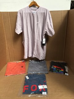 5 X ASSORTED FOX CLOTHING ITEMS TO INCLUDE INTERFERE TECH CREW NECK T-SHIRT IN ORANGE - UK M: LOCATION - C3