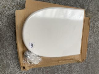 WHITE W/C SEAT - RRP £90: LOCATION - CR3