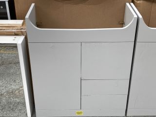 FLOOR STANDING 2 DOOR 2 DRAWER SEMI-RECESSED SINK UNIT IN LIGHT GREY 800 X 310 X 830MM - RRP £305: LOCATION - C5