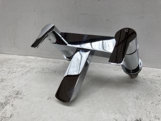 DECK MOUNTED BATH FILLER IN CHROME - RRP £305: LOCATION - CR3