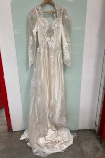 VINTAGE EMBROIDERED WEDDING DRESS IN IVORY - UK SIZE NOT INCLUDED: LOCATION - F1