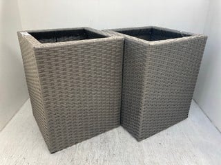 2 X RATTAN PLANTERS IN GREY: LOCATION - E4