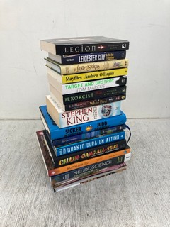 QTY OF ASSORTED BOOKS TO INCLUDE - '11.22.63' BY STEPHEN KING: LOCATION - E4