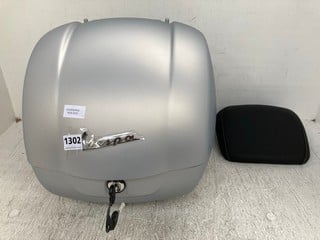 VESPA SCOOTER // AUTO STORAGE BOX ATTACHMENT IN SILVER (2 X KEYS INCLUDED): LOCATION - E5