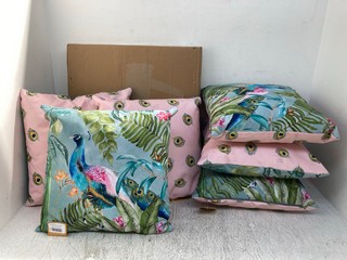 QTY OF EVANS LICHFIELD DECORATIVE SCATTER CUSHIONS IN FLORAL & PEACOCK TO INCLUDE 3D WALL PANEL: LOCATION - E7