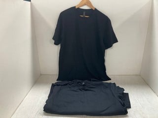 QTY OF GILDANS MENS T-SHIRTS IN BLACK - SIZE L: LOCATION - WH4