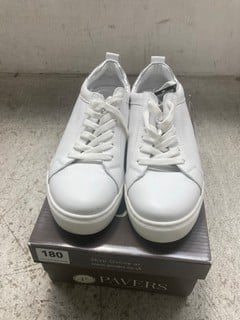 PAVERS BELULUTA LADIES TRAINERS IN WHITE - SIZE 4: LOCATION - WH6