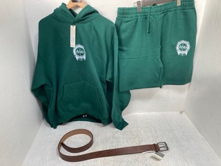 AVANTE GARDE MENS FAUSSER TWINSET IN EMERALD -SIZE 2XL TO INCLUDE ONFIRE LEATHER BELT IN BROWN: LOCATION - WH7