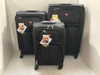 SWISS GEAR 3 PIECE FABRIC SUITCASE SET IN BLACK: LOCATION - WH9