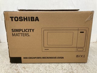 TOSHIBA MM-EM20P MICROWAVE OVEN IN WHITE: LOCATION - H 12