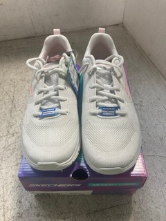 SKECHERS WOMENS OFF WHITE TRAINERS - UK SIZE: 7: LOCATION - WH 7