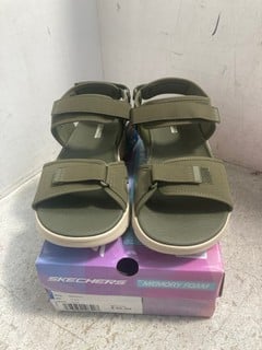 SKECHERS MENS OLIVE SANDALS - UK SIZE: 10: LOCATION - WH 7