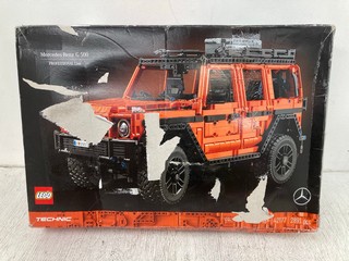 LEGO TECHNIC MERCEDES BENZ G 500 PROFESSIONAL LINE SET - RRP £219: LOCATION - H 8