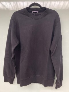 STONE ISLAND STONE BADGE SWEATSHIRT IN BLACK - SIZE X-LARGE - RRP £285: LOCATION - BOOTH