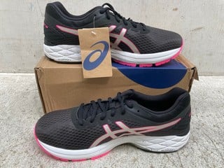 ASICS WOMENS TRAINERS IN WHITE BLACK AND PINK - UK SIZE: 4.7: LOCATION - G 1