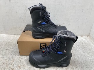 SALOMON TOUNDRA PRO CLIMA WATERPROOF WINTER BOOTS IN PHANTOM/BLACK/BLUE - UK SIZE: 8 - RRP £200: LOCATION - G 1