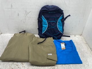 3 X MENS CLOTHING TO INCLUDE COTTON SLUB TANK TOP IN OCEAN BLUE - UK SIZE: MEDIUM TO INCLUDE MOUNTAIN WAREHOUSE BACKPACK IN NAVY: LOCATION - G 1